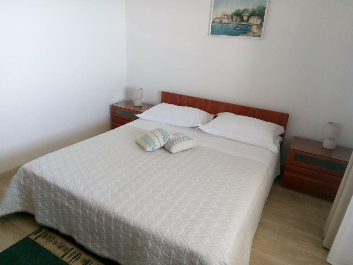 Apartments And Rooms Niksa Podgora Extérieur photo