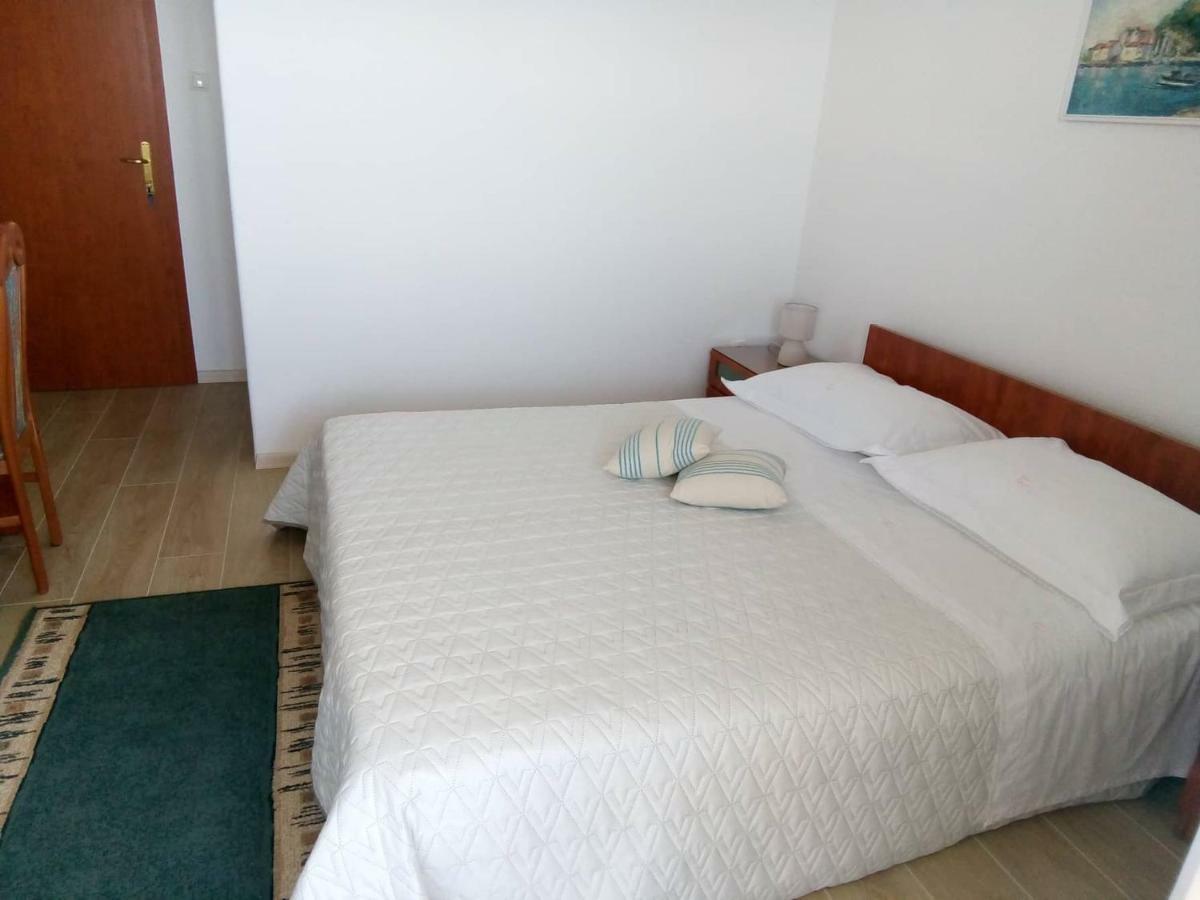 Apartments And Rooms Niksa Podgora Extérieur photo